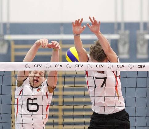 Volleyball Hessen - U21 U 21 WM-Qualifikation Männer 08.01.2017 Germany (ws) - Romania (blau) v.l. Johannes Tille (Germany 6), Matti Binder (Germany 17) Germany - Romania