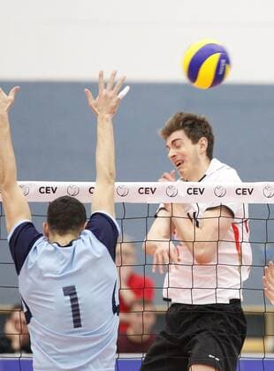 Volleyball Hessen - U21 U 21 WM-Qualifikation Männer 08.01.2017 Germany (ws) - Romania (blau) v.l. Tudor Magdas (Romania 1), Tobias Krick (Germany 11) Germany - Romania