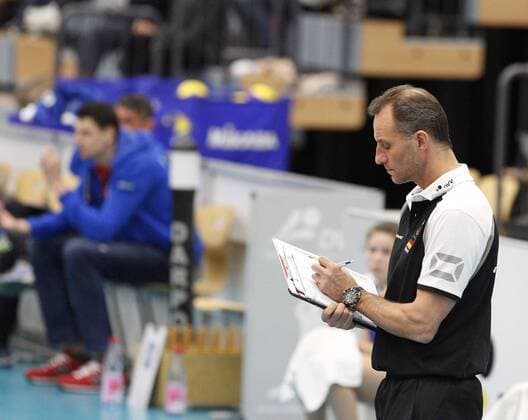 Volleyball Hessen - U21 U 21 WM-Qualifikation Männer 08.01.2017 Germany (ws) - Romania (blau) v.l. Trainer Johan Verstappen (Germany) Germany - Romania