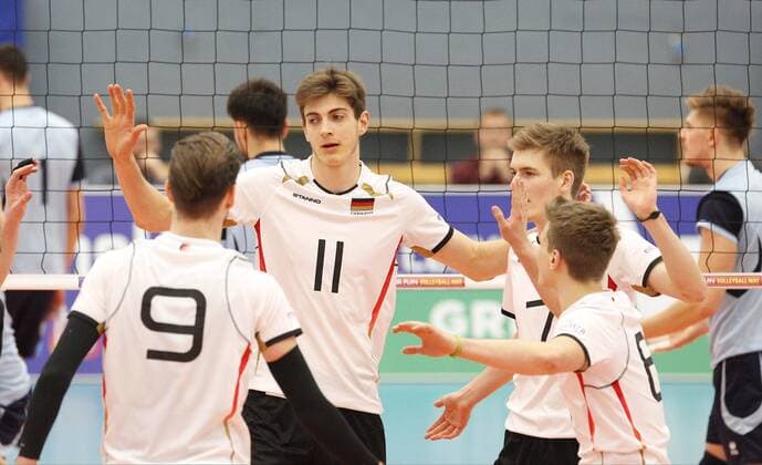 Volleyball Hessen - U21 U 21 WM-Qualifikation Männer 08.01.2017 Germany (ws) - Romania (blau) v.l. Egor Bogachev (Germany 9), Tobias Krick (Germany 11), Corbin Balster (Germany 7), Johannes Tille (Germany 6) Germany - Romania