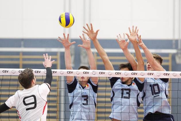 Volleyball Hessen - U21 U 21 WM-Qualifikation Männer 08.01.2017 Germany (ws) - Romania (blau) v.l. Egor Bogachev (Germany 9), Filip Andrei Constantin (Romania 3), Manoah Natan Savan (Romania 13), Robert Adrian Aciobanitei (Romania 10) Germany - Romania