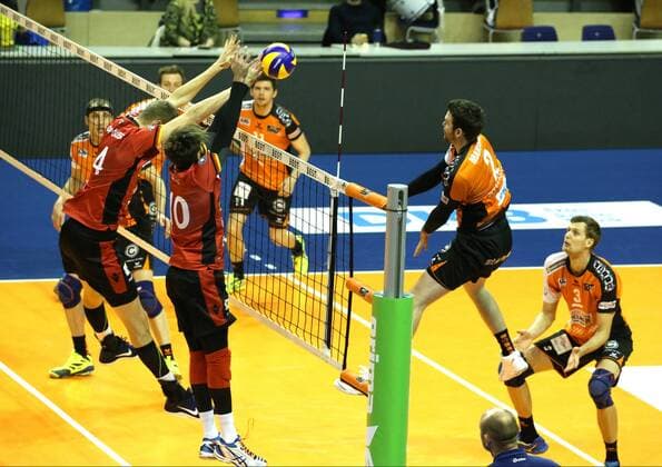 GER, 1.VBL, BR VOLLEYS VS. TV INGERSOLL BUEHL 08.01.2017, Max Schmeling Halle, Berlin, GER, 1.VBL, BR VOLLEYS VS. TV INGERSOLL BUEHL, im Bild Steven Marshall (BR Volleys 2), Noah Baxpoehler Tublin (Ingersoll Buehl 4), Juan Ignacio Finoli (Ingersoll Buehl 10) nordphotox xEngler