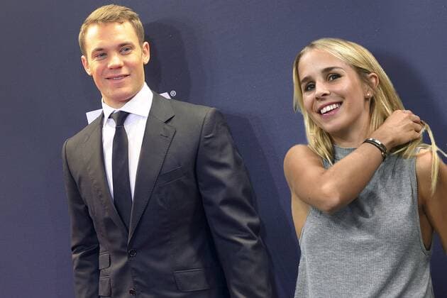 Manuel Neuer ist offenbar bald unter der Haube. Einem Medienbericht zufolge hat der Torwart des FC Bayern Muenchen und seiner Lebensgefaehrtin Nina Weiss an Weihnachten einen Hochzeitsantrag gemacht. Die 23-Jaehrige soll Ja gesagt haben.FOTOMONTAGE,Archivfoto: Manuel NEUER (Bayerm Muenchen) ist nominiert fuer den Titel Weltfussballer,Spieler des Jahres.,Einzelbild,angeschnittenes Einzelmotiv,privat,zivil. FIFA BALLON D OR 2014 Auszeichnung fuer die besten Fussballspieler und -trainer des Jahres 2014 am 12.01.2015 im Kongresshaus in Zuerich. Â