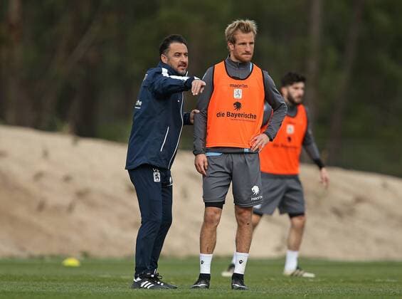 10.01.2017, Fussball 2.Bundesliga 2016 2017, Trainingslager TSV 1860 München im Trainingscamp One Troia (Portugal). v.l. Trainer Vitor Pereira (1860 München) und Stefan Aigner (1860 München) 