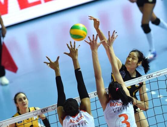 Turkish Vakifbank s player Zhu Ting (Back) spikes the ball during the 2017 CEV Women s Volleyball Champions League Group D match against Eczacibasi of Turkey in Istanbul, Turkey, on Jan. 10, 2017. Vakifbank won 3-2. ) (SP)TURKEY-ISTANBUL-WOMEN S VOLLEYBALL-CEV CHAMPIONS LEAGUE-VAKIFBANK VS ECZACIBASI HexCanling 