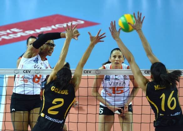 Turkey Eczacibasi s player Rachael Adams (Back L) spikes the ball during the 2017 CEV Women s Volleyball Champions League Group D match against Eczacibasi of Turkey in Istanbul, on Jan. 10, 2017. Vakifbank won 3-2. ) (SP)TURKEY-ISTANBUL-WOMEN S VOLLEYBALL-CEV CHAMPIONS LEAGUE-VAKIFBANK VS ECZACIBASI HexCanling 