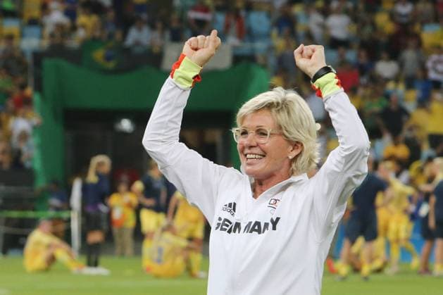 Olympic Games Olympische Spiele Olympia OS Rio 2016 - 19.08.2016, Fussball - Finale der Frauen im Maracana Stadion, Olympische Spiele, Spiel um Gold, Finalspiel: Gold für Deutschland, Goldmedaille für die deutsche Frauennationalmannschaft im Maracana Stadion, Jubelnde Bundestrainerin Silvia Neid (GER), Siegerfäuste -