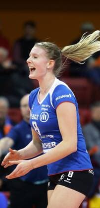 Stuttgart , Volleyball CEV Cup Lallianz MTV Stuttgart vs. Kohila VC , Julia Schäfer ( Allianz )