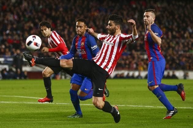 Athletic Bilbao s defender Eneko Boveda (R) fights for the ball with FC Barcelona Barca s Brazilian striker Neymar Da Silva during their King s Cup round of 16 second leg match at Camp Nou stadium in Barcelona, Catalonia, Spain, 11 January 2017. FC BARCELONA VS. ATHLETIC BILBAO !ACHTUNG: NUR REDAKTIONELLE NUTZUNG!  BCN001 20170111-636197684903305193