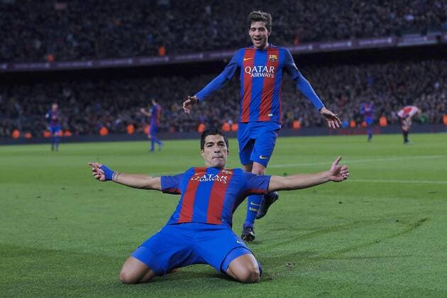 Themen der Woche - SPORT Bilder des Tages - SPORT FC Barcelona Barca s Uruguayan striker Luis Alberto Suarez jubilates his 1-0 goal against Athletic Bilbao with his teammate defender Sergi Roberto during their King s Cup round of 16 second leg match at Camp Nou stadium in Barcelona, Catalonia, Spain, 11 January 2017. FC BARCELONA VS. ATHLETIC BILBAO !ACHTUNG: NUR REDAKTIONELLE NUTZUNG!  BCN001 20170111-636197690678900680