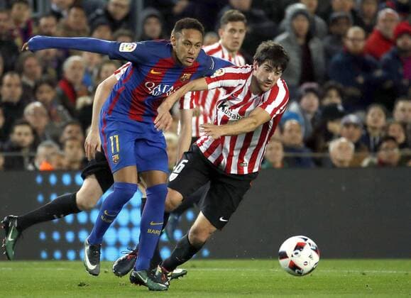 FC Barcelona Barca s Brazilian striker Neymar Jr. (L) fights for the ball with Athletic Bilbao s defender Mikel San Jose during their King s Cup round of 16 second leg match at Camp Nou stadium in Barcelona, Catalonia, Spain, 11 January 2017. FC BARCELONA VS. ATHLETIC BILBAO !ACHTUNG: NUR REDAKTIONELLE NUTZUNG!  BCN001 20170111-636197693942744770