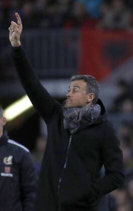 FC Barcelona Barca s coach Luis Enrique during the King s Cup round of 16 second leg match between FC Barcelona and Athletic Bilbao at Camp Nou stadium in Barcelona, Catalonia, Spain, 11 January 2017. FC BARCELONA VS. ATHLETIC BILBAO !ACHTUNG: NUR REDAKTIONELLE NUTZUNG!  BCN001 20170111-636197695284794583