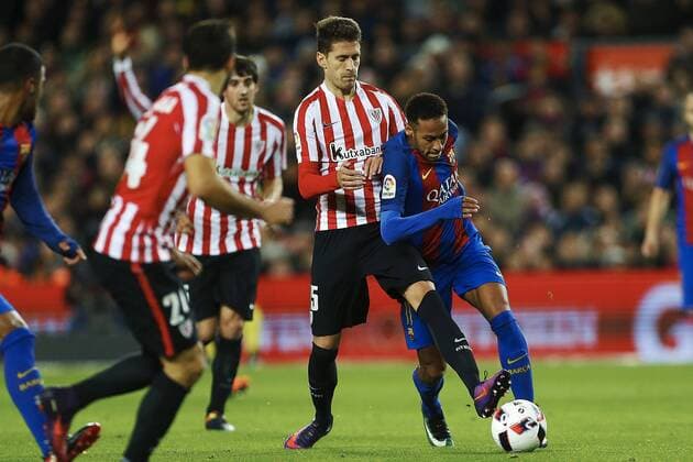 FC Barcelona Barca s Brazilian striker Neymar Jr. (R) fights for the ball with Athletic Club Bilbao s Enric Saborit during their King s Cup round of 16 second leg match at Camp Nou stadium in Barcelona, Catalonia, Spain, 11 January 2017. FC BARCELONA VS. ATHLETIC BILBAO !ACHTUNG: NUR REDAKTIONELLE NUTZUNG!  BCN001 20170111-636197701166802621