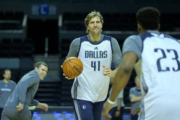NBA, Training der Phonix Suns und Dallas Mavericks in Mexico City Dallas Mavericks player Dirk Nowitzki during a training session prior to their NBA Basketball Herren USA regular season s match against the Phoenix Suns at the Arena City in Mexico City, Mexico, 11 January 2017. EFE Jose Mendez DALLAS MAVERICKS TRAINING SESSION IN MEXICO !ACHTUNG: NUR REDAKTIONELLE NUTZUNG!  MEX001 20170111-636197744187535554