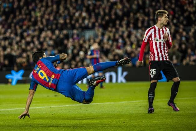 Fußball, Copa del Rey, FC Barcelona - Athletic Bilbao January 11, 2017 - Barcelona, Catalonia, Spain - FC Barcelona Barca forward SUAREZ shoots a goal during the Spanish Copa del Rey (King s Cup) round of 16 second leg football match FC Barcelona vs Athletic Club Bilbao at the Camp Nou stadium in Barcelona FC Barcelona into Copa quarter finals - ZUMAo105 20170111_zap_o105_017