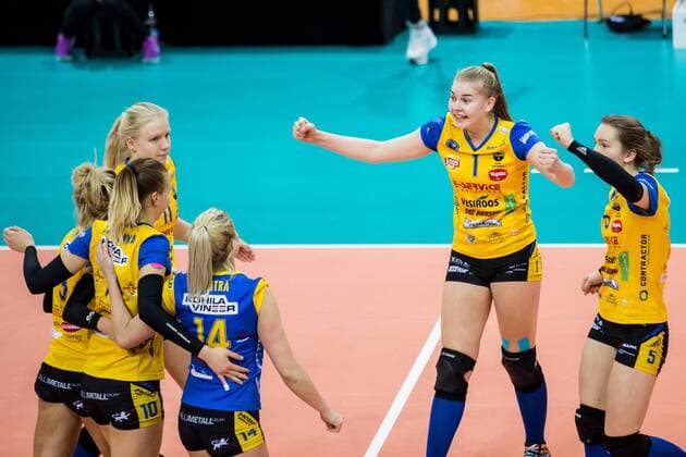 Jubel Kertu Laak (1 Kohila) und Silvia Pertens (5 Kohila); 2017 CEV Volleyball Cup: Allianz MTV Stuttgart vs Kohila VC, SCHARRena, Stuttgart Germany, 20170111; Stuttgart Copyright: xWuechner Eibner-Pressefotox EP_NWR