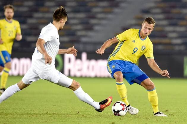 (SWE) Viktor Claesson - Testspiel - Schweden - Slowakei - Nationalteam - 12 januar 2017, Abu Dhabi.  Copyright: NIKLASxLARSSON BB170112NL020