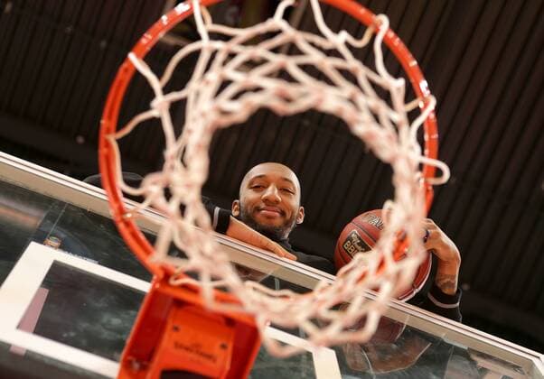 Kenneth Horton Telekom Baskets Bonn , am Korb Foto: Jörn Wolter MR:N