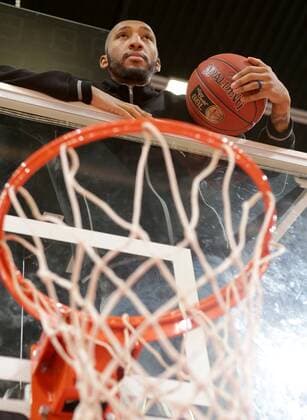 Kenneth Horton Telekom Baskets Bonn , am Korb Foto: Jörn Wolter MR:N
