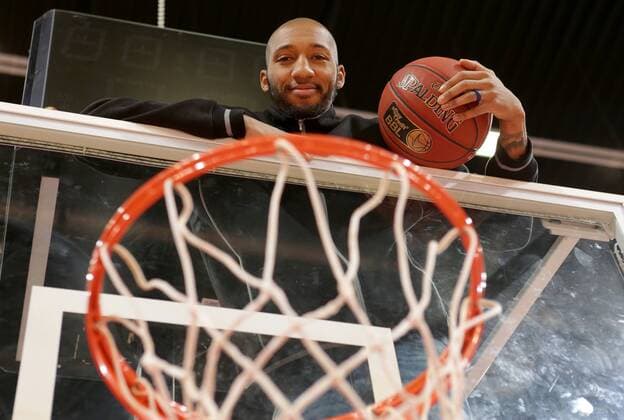 Kenneth Horton Telekom Baskets Bonn , am Korb Foto: Jörn Wolter MR:N