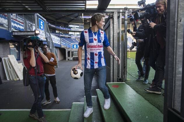Fußball, Martin Odegaard wird als Neuzugang des SC Heerenveen präsentiert The Netherlands, Heerenveen, 10-01-2017; Football player Martin Odegaard Martin Ødegaard, Odegaard is presented by his new club SC Heerenveen in The netherlands. The 18-year player from Norway is on loan from spanish club Real Madrid. Photo: Kees van de Veen Hollandse Hoogte Heerenveen xVIxHollandsexHoogtexIVx 61820101