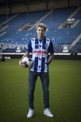 Fußball, Martin Odegaard wird als Neuzugang des SC Heerenveen präsentiert The Netherlands, Heerenveen, 10-01-2017; Football player Martin Odegaard Martin Ødegaard, Odegaard is presented by his new club SC Heerenveen in The netherlands. The 18-year player from Norway is on loan from spanish club Real Madrid. Photo: Kees van de Veen Hollandse Hoogte Heerenveen xVIxHollandsexHoogtexIVx 61820098