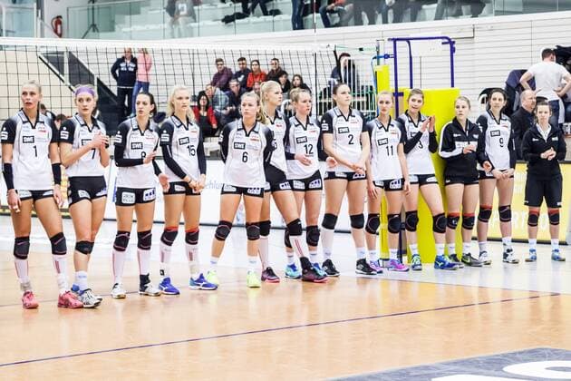 Mannschaftsfoto, Aufstellung, team photo nach dem Spiel; Schwarz-Weiss Erfurt, Volleyball, Volleyball-Bundesliga Frauen, Schwarz-Weiß Erfurt - Ladies in Black Aachen, xprx
