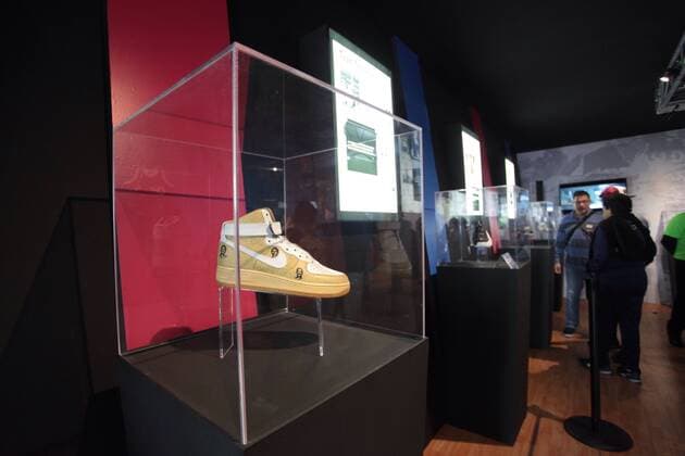 View of the exhibition at the NBA Basketball Herren USA fanzone in dowtown Mexico City, Mexico, on 14 January 2017. Phoenix Suns and San Antonio Spurs will be figthing their match of the NBA this Saturday in Mexico City. EFE Sashenka Gutierrez NBA fanzone in Mexico City en Ciudad de México !ACHTUNG: NUR REDAKTIONELLE NUTZUNG!  MEX05 20170114-636200287652123146