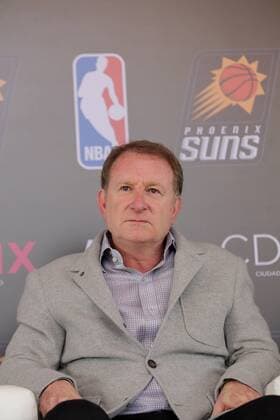 Phoenix Suns, Robert Sarver, during an act during the inauguration of four basketball courts located at Magdalena Mixhuca City in Mexico City, Mexico, on 14 January 2017. The event was part of the NBA Basketball Herren USA social responsability and among the activities of the NBA organization y Mexico. NBA in Mexico City !ACHTUNG: NUR REDAKTIONELLE NUTZUNG!  MEX28 20170114-636200330352917533