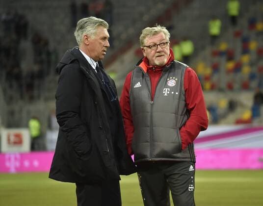 14.01.2017, Fussball GER, Turnier, Telekom Cup 2017, Spiel 1, Fortuna Duesseldorf - FC Bayern Muenchen, Trainer Carlo Ancelotti (Bayern Muenchen), li., und Fitnesstrainer Giovanni Mauri (Bayern Muenchen)