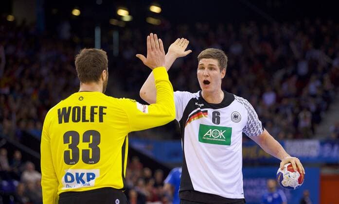 Handball Rouen 15.01.2017 Weltmeisterschaft Herren Männer WM Vorrunde Chile (CHI) - Deutschland (GER) Jubel Finn Lemke (Deutschland, No.06) Andreas Wolff (Deutschland, TW, No.33)