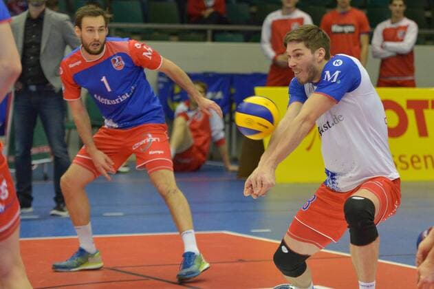 15.01.2017, xtkx, Volleyball 1.Bundesliga Herren, United Volleys - Solingen Volleys, emspor, v.l. Florian Ringseis (United Volleys) , Jan Klobucar (United Volleys) , Rüsselsheim