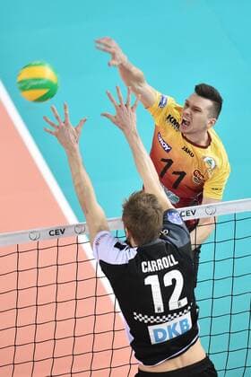 From left PAUL CARROLL of Berlin Recycling Volleys and SLAWOMIR STOCL of Dukla Liberec in action during the Men s Volleyball Champions League 3rd round B group match: Dukla Liberec vs Berlin in Liberec, Czech Republic, January 18, 2017. (CTKxPhoto RadekxPetrasek) CTKPhotoP201701180993201  PER 5