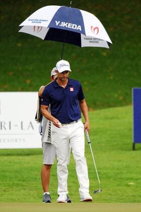 (170120) -- SINGAPORE, Jan. 20, 2017 -- Adam Scott of Australia reacts during the SMBC Singapore Open held at Singapore s Sentosa Golf Club, Jan. 20, 2017. ) (SP)SINGAPORE-GOLF-SMBC SINGAPORE OPEN ThenxChihxWey 