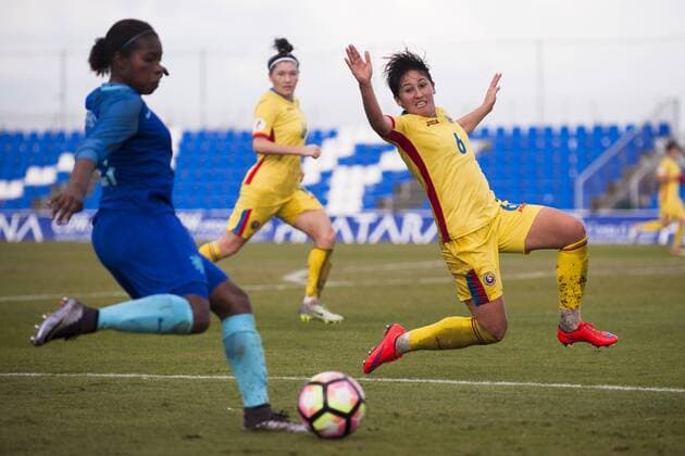 Lineth Beerensteyn (Holland) Maria Ficzay (Romania) during the preseason friendly match between national women s The Netherlands vs. Romania in Pinatar Arena, San Pedro del Pinatar, Murcia, SPAIN. 20th of January 2017. (Picture by Jose Breton)  xJosexBretonx xHollandx-xRomaniax(W)x