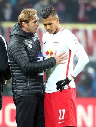 Leipzig, 21.01.2017, Red Bull Arena, Fussball, 1.BL, 17.Spieltag , RB Leipzig vs. SG Eintracht Frankfurt 3:0 (2:0). , Im Bild v.l.: Trainer Ralph Hasenhüttl Hasenhuettl (RB Leipzig) und Davie Selke(RB Leipzig). ,