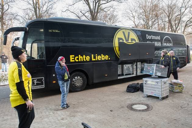 Erfurt, 22.01.2017 , Testspiel des FC Rot Weiß Erfurt gegen den Borussia Dortmund, das Spiel fällt aus da Borussia nicht mit dem Flugzeug landen kann , Die Mannschaft trainiert nach der Absage im leeren Stadion im Bild: der Mannschaftsbus von Borussia wird am Stadion eingeräumt