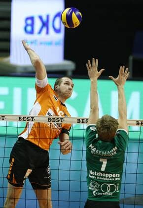 Wouter ter Maat im Angriff, Robin Hafemann Volleyball Bundesliga Herren Saison 2016 2017 22.01.2017 BR Volleys Berlin BRV vs. Netzhoppers KW