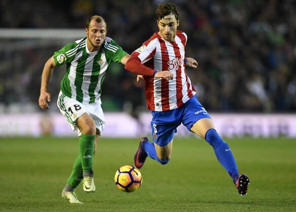Sevilla,Spain: Amorebieta (R) y Zozulia (L) en una accion de partido perteneciente a Liga Santander,enfrentando al Real Betis Balompie vs Sporting, estadio Benito Villamarin,en Sevilla,Espana,22-01-2017, -  xCristobalxDuenasx xLigaxSantanderx2016 17,xRealxBetisx-xSportingx