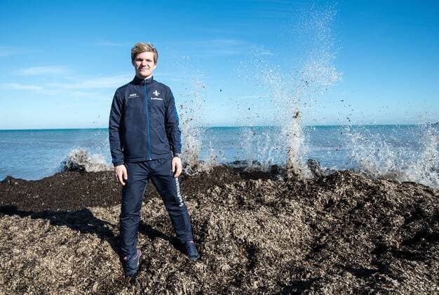 12.01.2017, xfux, Fussball 1.Bundesliga, SV Darmstadt 98 Trainingslager 2017 in San Pedro del Pinatar in Spanien, Fotoshooting mit Florian Jungwirth am Strand, emonline, deloka, emspor, v.l. Florian Jungwirth (SV Darmstadt 98) San Pedro del Pinatar