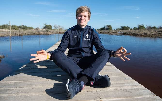 Fotoshootings der letzten Wochen 12.01.2017, xfux, Fussball 1.Bundesliga, SV Darmstadt 98 Trainingslager 2017 in San Pedro del Pinatar in Spanien, Fotoshooting mit Florian Jungwirth am Strand, emonline, deloka, emspor, v.l. Florian Jungwirth (SV Darmstadt 98) San Pedro del Pinatar
