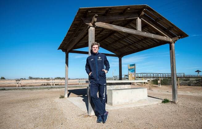12.01.2017, xfux, Fussball 1.Bundesliga, SV Darmstadt 98 Trainingslager 2017 in San Pedro del Pinatar in Spanien, Fotoshooting mit Florian Jungwirth am Strand, emonline, deloka, emspor, v.l. Florian Jungwirth (SV Darmstadt 98) San Pedro del Pinatar