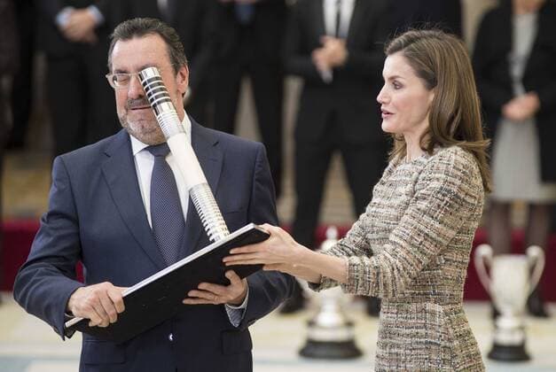 Bilder des Tages - SPORT Miguel Carballeda Pineiro and Queen Letizia attends to the National Sports Awards 2015 at El Pardo Palace in Madrid, Spain. January 23, 2017.  (76484575)