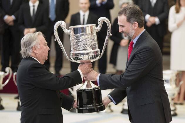 Pedro Ferrándiz González and King Felipe VI of Spain attends to the National Sports Awards 2015 at El Pardo Palace in Madrid, Spain. January 23, 2017.  (76484587)