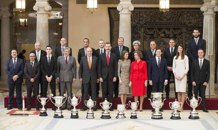 Bilder des Tages - SPORT Sports minister Ínigo Méndez de Vigo, King Juan Carlos, King Felipe VI of Spain, Queen Letizia and Queen Sofia with all the winners attends to the National Sports Awards 2015 at El Pardo Palace in Madrid, Spain. January 23, 2017.  (76484591)