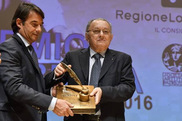 Verleihung des Premio Gianni Brera in Mailand Milano. Premio Gianni Brera. Sportivo dell anno 2016 sedicesima edizione. Pictured: Giovanni Carnevali Giorgio Squinzi  Copyright: xBluxSickix xIPAx