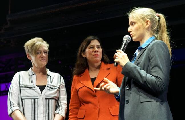 Berlin Bluemax Theater am Potsdamer Platz 23.01.2017 Auszeichnung der Talente des Berliner Spitzensports 2017 NACHWUCHS SPORTLER DES JAHRES BERLIN 2016 3 Platz Kirsten ULRICH LSB Vizepraesidentin Sandra SCHEERES Senatorin für Bildung, Jugend und Familie des Landes Berlin Julia BUESSELBERG ( BÜSSELBERG ) Segeln 3 Platz