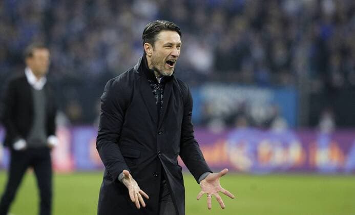 Schalke, Veltins-Arena, 27.01.17: Trainer Niko Kovac (Eintracht Frankfurt) lautstark im Spiel der 1. Bundesliga zwischen FC Schalke 04 vs. Eintracht Frankfurt in der Saison 2016 2017.