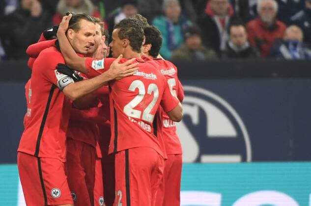 Themen der Woche - SPORT Bilder des Tages - SPORT 27.01.2017, xjhx, Fussball 1.Bundesliga, Schalke 04 - Eintracht Frankfurt, emspor, v.l. Alexander Alex Meier (Eintracht Frankfurt) celebrate the goal, Torjubel zum 0:1 Gelsenkirchen