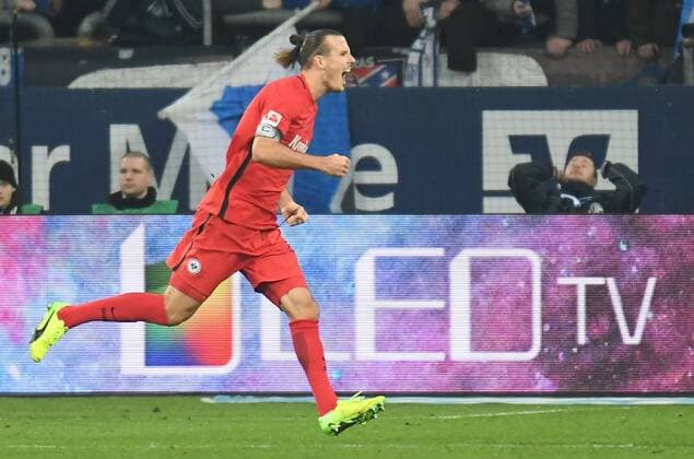 27.01.2017, xblx, Fussball 1.Bundesliga, Schalke 04 - Eintracht Frankfurt, emspor , v.l. Alexander Meier (Eintracht Frankfurt), Goal scored, Tor zum 0:1, celebrate the goal, Torjubel Gelsenkirchen